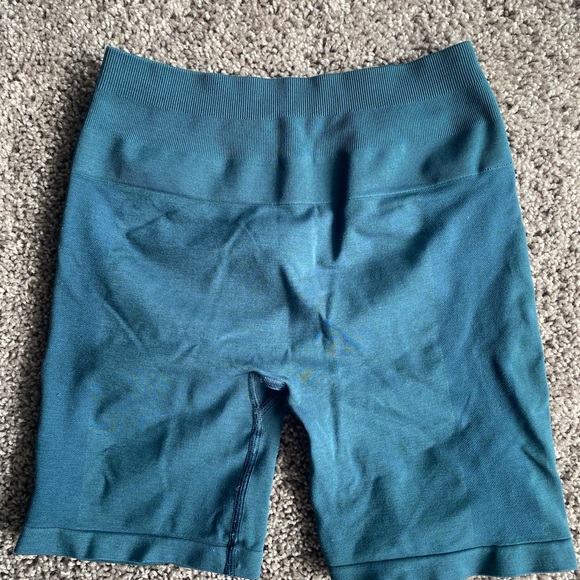 Alphalete Amplify Biker Shorts 6.5” - Picture 2 of 3